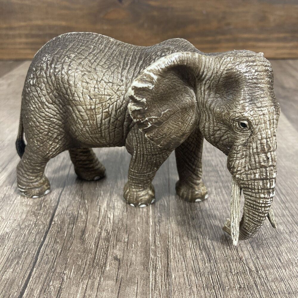 2015 Schleich African Male Elephant D-73527 Trunk Curled Under